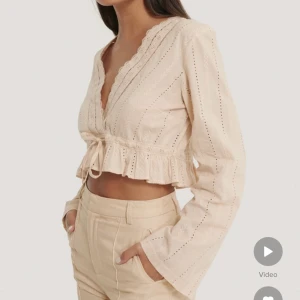 Blus - En super fin blus från nakd. Endast provad och i super fint skick. 🤍 Nypris:349kr 