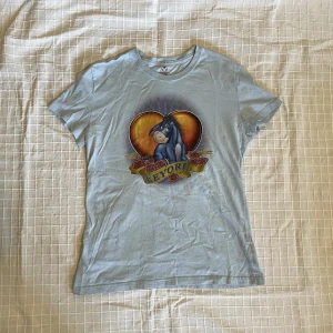 Disney t-shirt - Världens gulligaste eeyore t-shirt från Disney!!! Storlek M Frakt tillkommer 💘