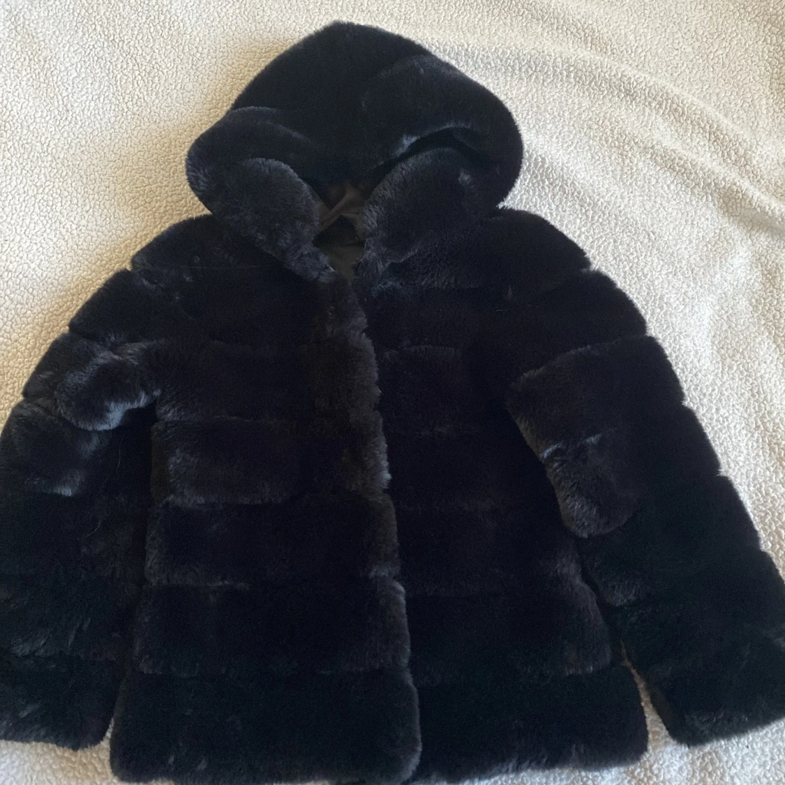 Fluffig jacka/ fuskpälsjacka