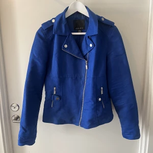 Jacka - Djur finns i hemmet 