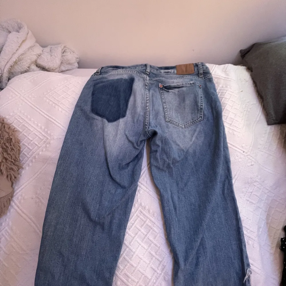 Ett par för små jeans som jag inte andvänder men dom är fina. Jeans & Byxor.