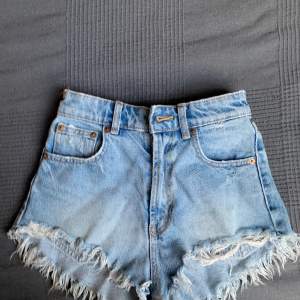 Jätte snygga zara shorts. Bara använt typ 3 gånger.