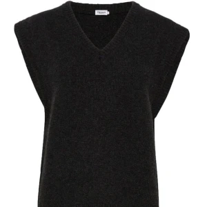 CORINNE VEST Xs - Grå stickad Corinne vest i Xs från Filippa K. Säljer för 590kr.