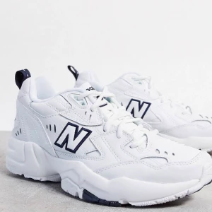 New Balance - 608 Sneakers storlek 37 - Helt oanvända, ligger kvar i förpackningen. Säljes pga beställt fler storlekar och glömt skicka tillbaka. Nypris 1279kr