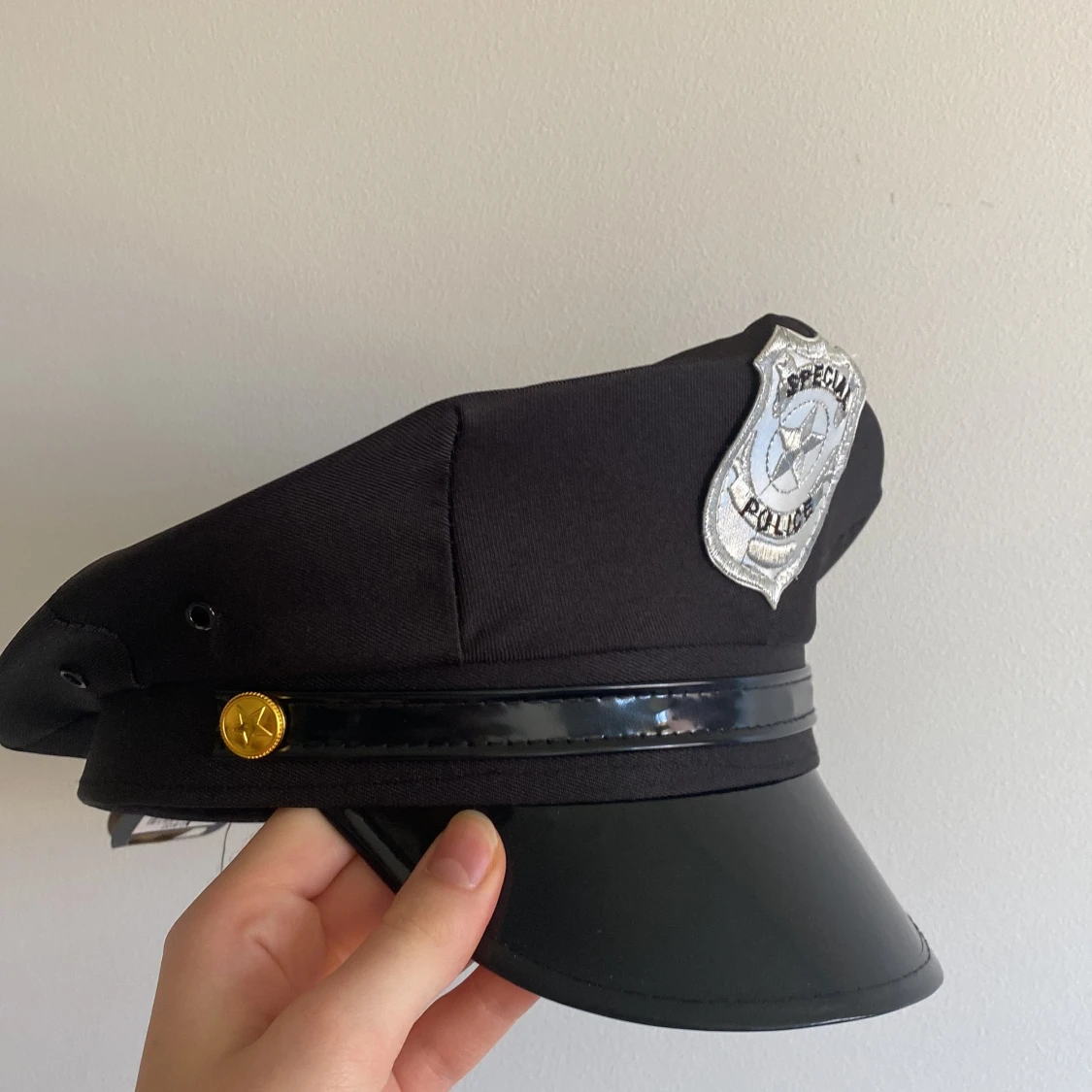 Polis Hatt