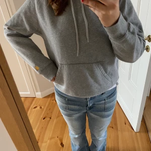 Carhartt Hoodie💗🥰 - Skit snygg och bra kvalitet!! Hoodie från Carhartt som är en av mina absolut favorit märken💗💗Håller såååå bra! Älskar den här hoodien  Köpte för 700kr men säljer för endast 370kr