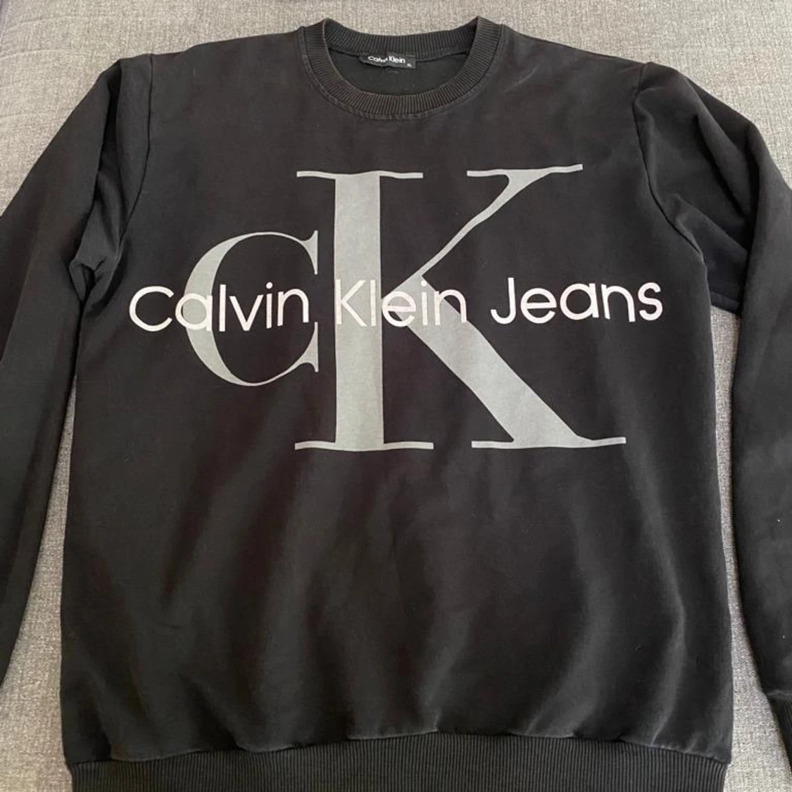 Calvin Klein sweatshirt storlek M