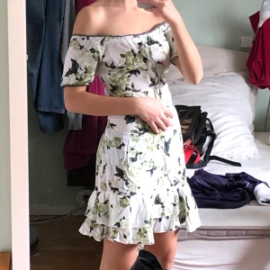 Sommar klänning  - Super söt och skön sommar klänning som jag nu lägger ut åt en kompis 