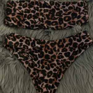 Bekini  - Större i storleken än vad de står. Så ca M är storleken. För stor fö mig därför den inte kommer till användo.