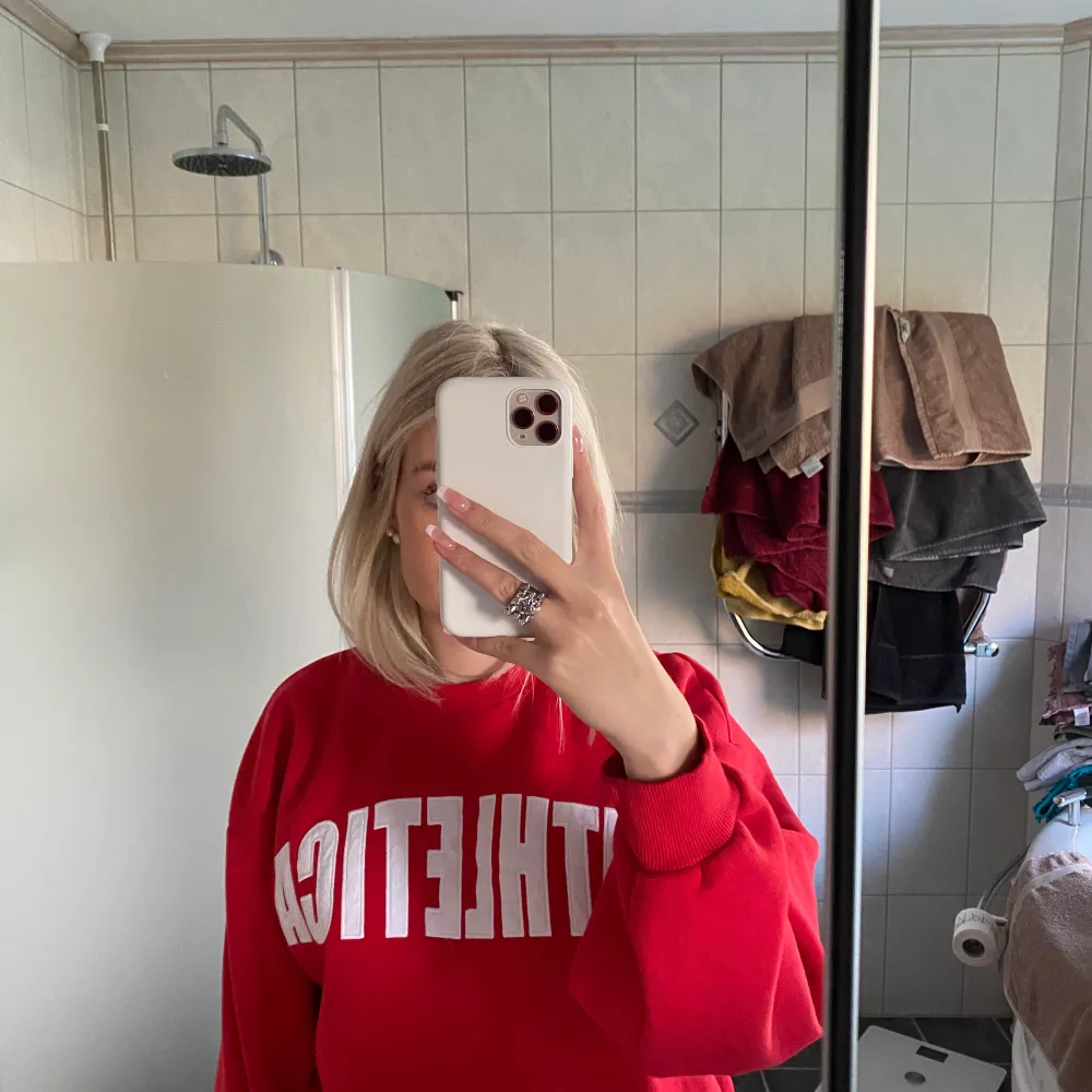 Röd tröja från Gina tricot, storlek S. Helt oanvänd💕. Tröjor & Koftor.
