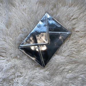 H&M Silvrig kuvertväska - Silvrig kuvertväska, 29*20 cm