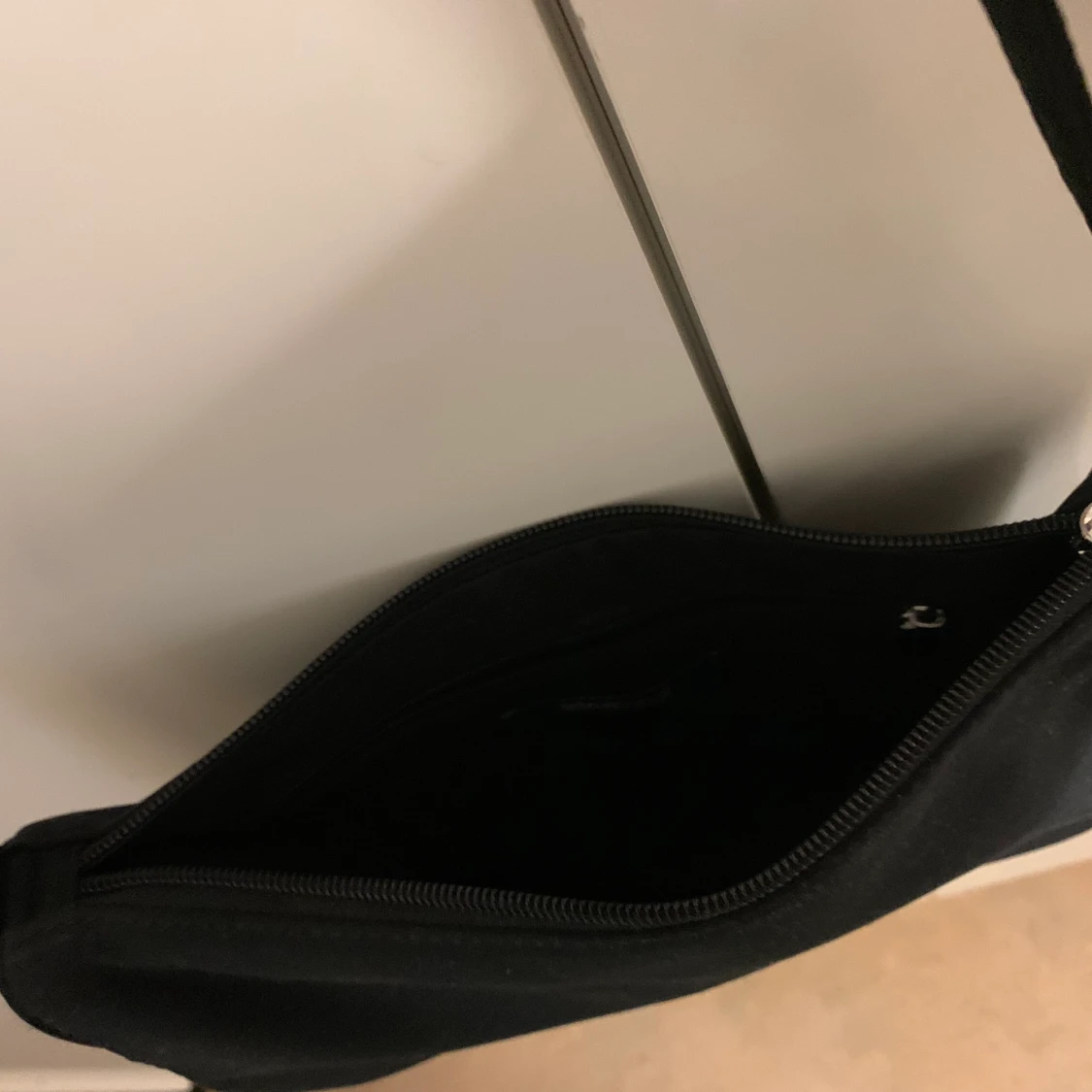 Liten handväska från Gina tricot  - 90