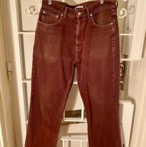 Our legacy jeans  - Roströda jeans i modellen third cut från our legacy. Storlek 32. I fint skick 