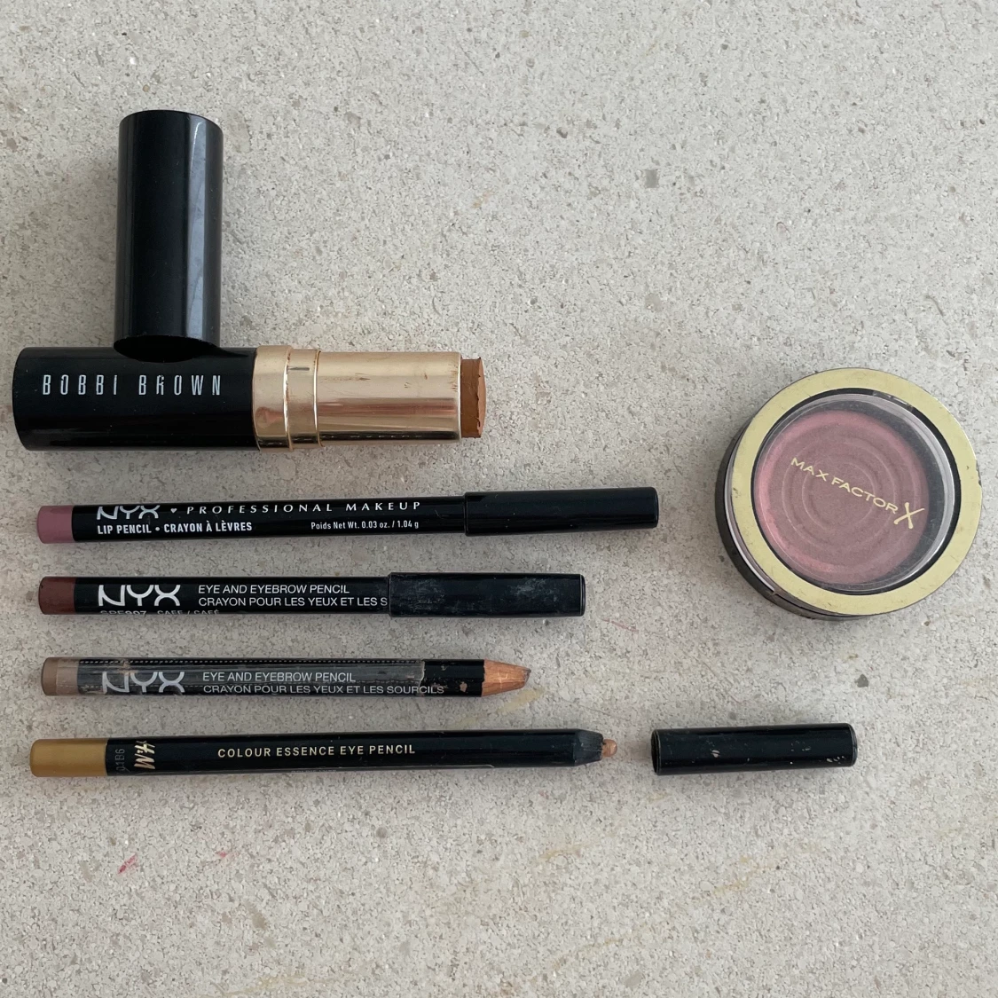 Sminkpaket Bobbi Brown foundationstick contour läppenna eyeliner Nyx rouge maxfactor