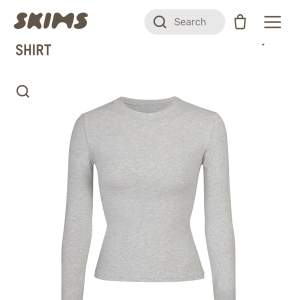 Säljer denna skims tröja i M, var komplicerat att returnera så tänkte kolla här på plick först. Slutsåld på hemsidan❤️
