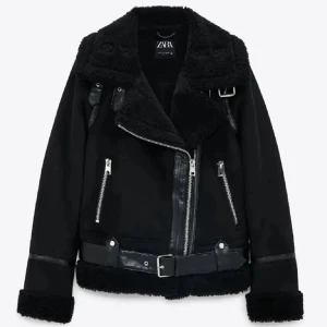 Höst/vinterjacka - Säljer min supermysiga jacka från Zara! Rätt bra skick, inga defekter, köptes för mindre än ett år sen för 859kr, säljer för 260+frakt. Storlek Xxl men passar mer som en M (jag är ca 180 för referens)💞