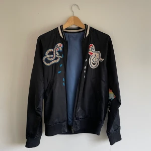 👻 Diesel jacka 👻 - Säljer nu min otroligt snygga och detaljerade diesel jacka🤩. Skick 9/10 och nypris 5000:-. Hör av er om frågor😊