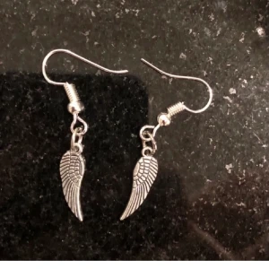 Silver örhängen  - Super söta örhängen💓💓 aldrig använda  (Frakt ingår)