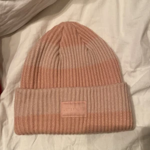 Mössa - Mössa från h&m i fint skick och inga defekter❤️‍🔥