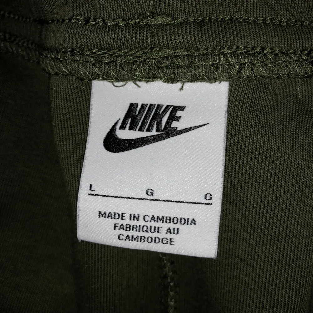 Säljer nu mina Nike tech fleece byxor pga fel storlek, använda 5 gånger och tvättade en gång, Pris kan diskuteras. Jeans & Byxor.