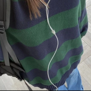 Downtown girl sweater  - Mysig långärmad hösttröja. Säljer för 79kr + 49kr frakt. Använd gärna köp nu 💕