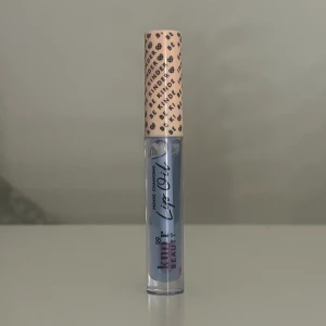 Läppolja - Säljer en jättepopulär lipoil från kndr beauty som ändrar färg efter ph värde och humör✨💕En vanlig läppolja som återfuktar✨Orginalpris: 160kr, säljer för 50kr✨💕skriv vid frågor och pris kan diskuteras☺️☺️