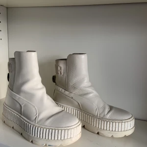 Fenty puma skor  - Ett par Fenty puma skor i använt skick.