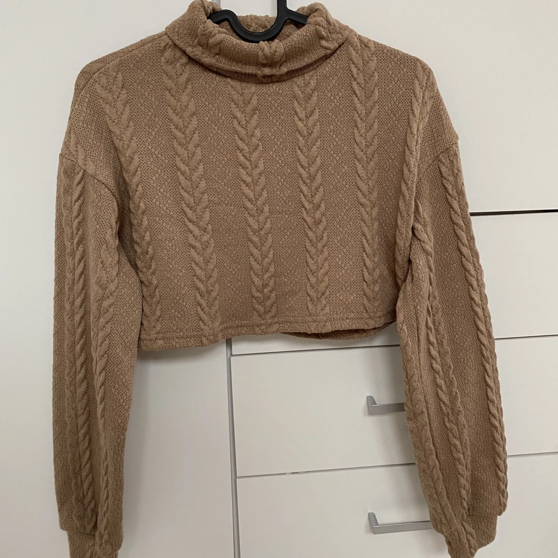 Brun kort långärmad tröja