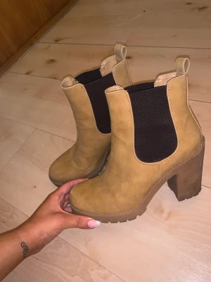 Klackskor - Finfina klackskor perfekt till vardagen men även till fest🌟 Strl 39. 200kr
