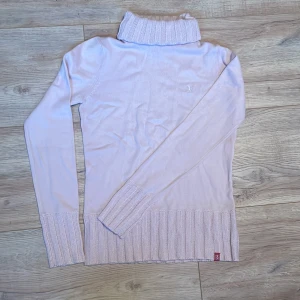 Rosa polotröja edc - Jättesöt ljusrosa polotröja ifrån ”edc by esprit” 