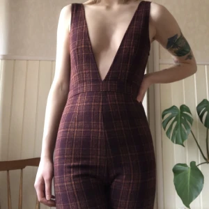 Pantsuit from EMORY PARK  - Barley used pantsuit. You can layer turtlenecks under it. I’m selling it because it’s to short and tight on me. I’m 182 cm tall and weigh 64 kilos. 