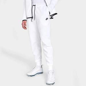 Tjena! SÖKER vita Nike tech fleece byxor i storlek L!!
