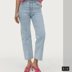 Levis jeans  - Säljer dessa Levis jeans (ribcage straight) pga kommer inte till användning! Storlek 24, super bra skick! 400 kr (ny pris 1200kr) Skriv för fler bilder!!