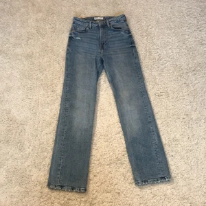 Bershka jeans - Jeans från bershka, straight slim, strl 36, nästan oanvända😊💕