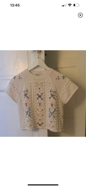 Top från zara  - Storlek M. Köparen står för frakt.