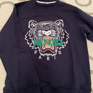 Kenzo tröja - En väldigt fin kenzo tröja. Helt oanvänd i storleken XL