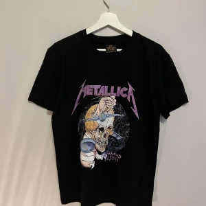 Metallica t-shirt - Skön tisha med lite vintage stil.  