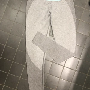 Tights från Gymshark  - Säljer mina tights från Gymshark. De är använda och är i storlek M. 