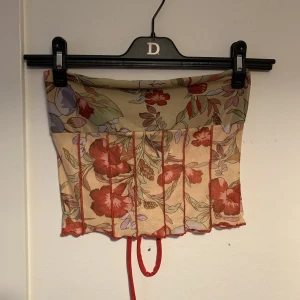 bandeau topp med band  - somrig bandeautopp i meshtyg med band som går runt halsen🙌🙌