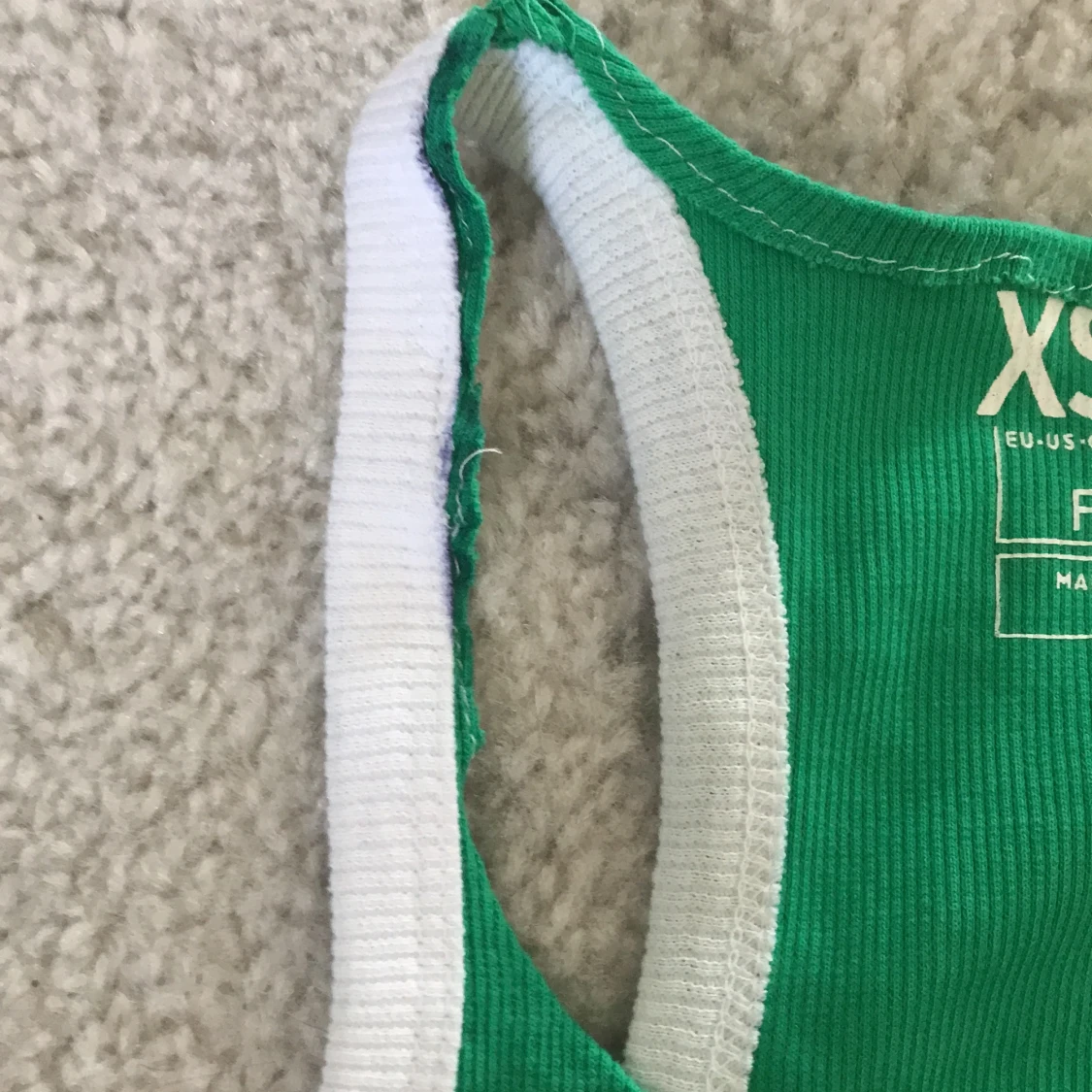 Grönt, linne, magtröja 15 kr - 90