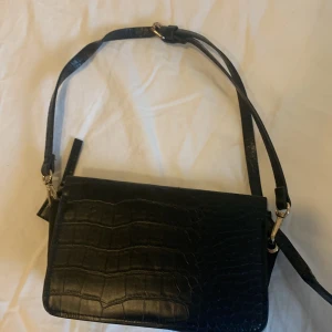 handväska - ganska liten får plats mobil kort fin