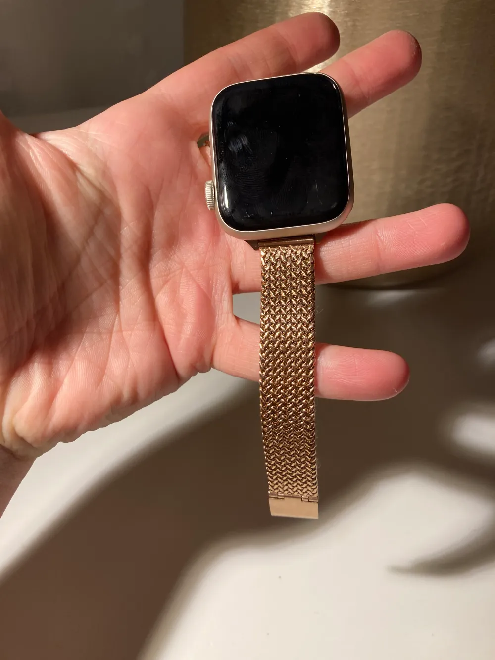säljer apple watch band i rose guld pga fel färg 40mm. Accessoarer.
