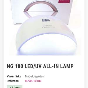 UV/LED lampa från Nagelgiganten som har använts två gånger. Köpt för 499 kr men pga skador (sista bilden) har jag sänkt priset. Funkar som den ska. Pris kan diskuteras!!