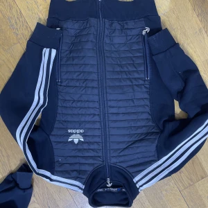 Barn kofta/jacka - Barn  Passar ca 146 