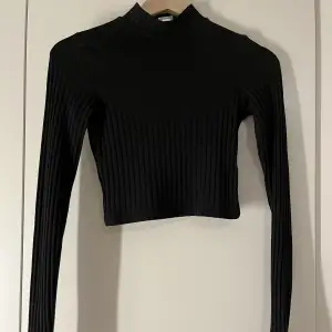 H&M crop top long sleeve, size XS