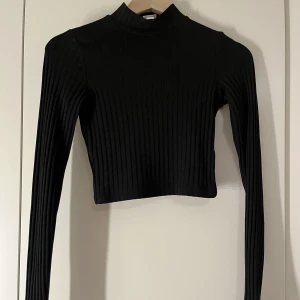H&M crop top  - H&M crop top long sleeve, size XS
