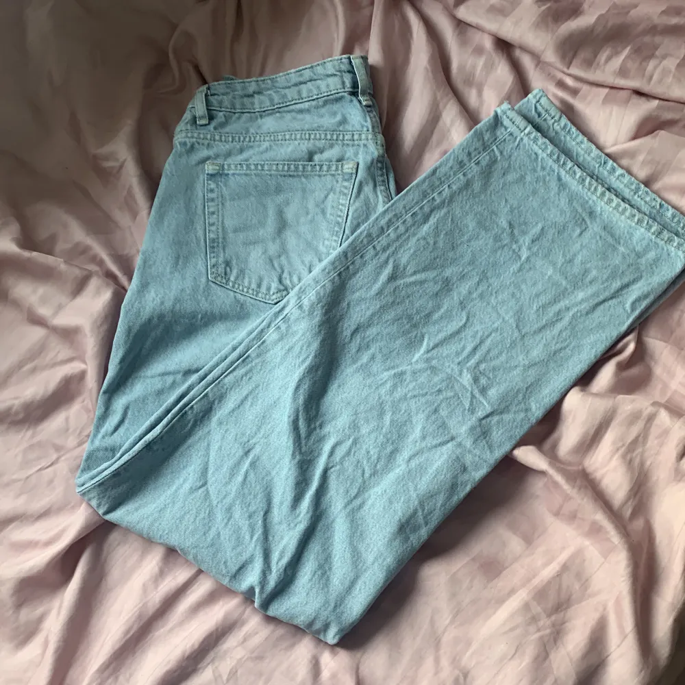 Jeans från lager 157. Köptes för 300 säljs för 149kr. Inte slitna alls. Hårt jeans material . Farkut & Housut.