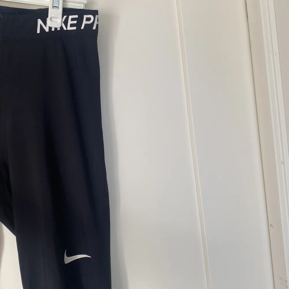 Nike Pro leggings. Storlek S. Köp för 50kr+Frakt. . Jeans & Byxor.