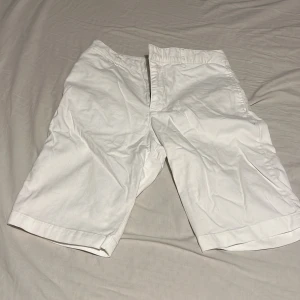 Ralph lauren kortbyxor chinos - Ralph lauren chinos kortbyxor, knappt använda och är som nya. Storlek 16