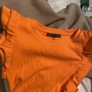 Tröka - Volang topp från zara storlek S säljer för 30 kronor 